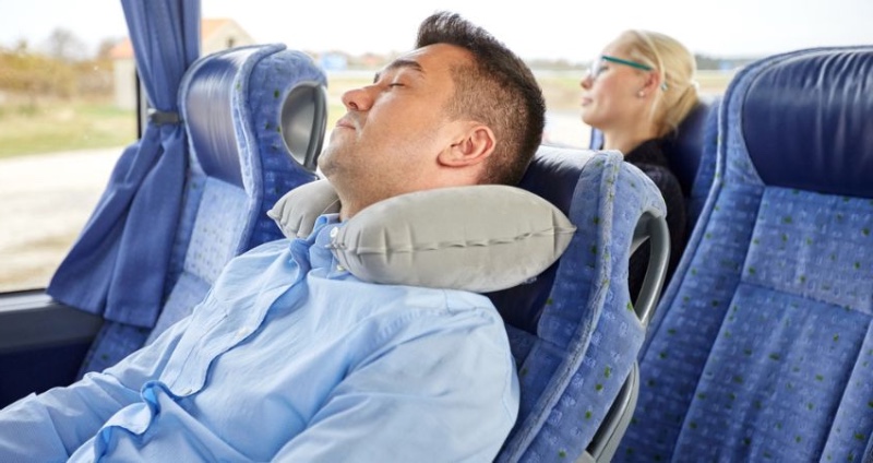 Як швидко заснути і виспатись в автобусі