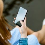 Нужно ли клеить защитное стекло на телефон?