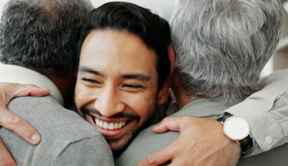 Зворушливі привітання для сина з 25-річчям: своїми словами, у віршах і картинках