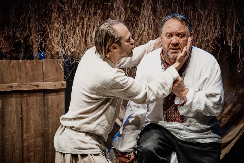 Скорочений переказ комедії “Сто тисяч” Івана Карпенка-Карого