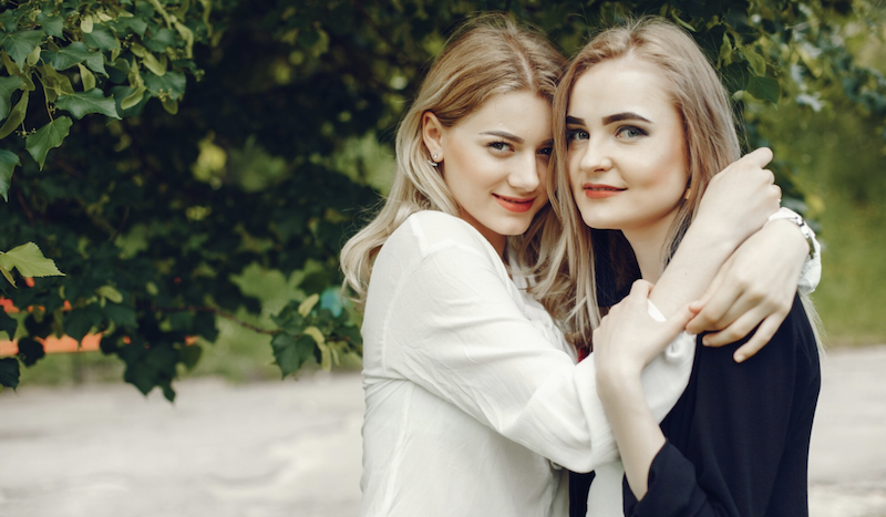 Коли в Україні відзначають День сестри