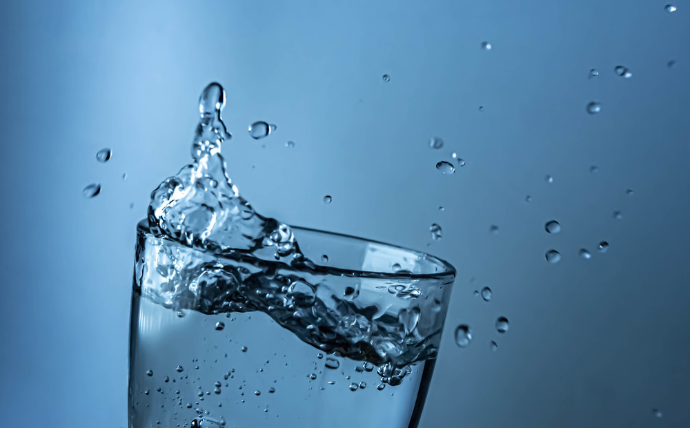 Прикмета розлити воду: народні забобони та тлумачення наслідків